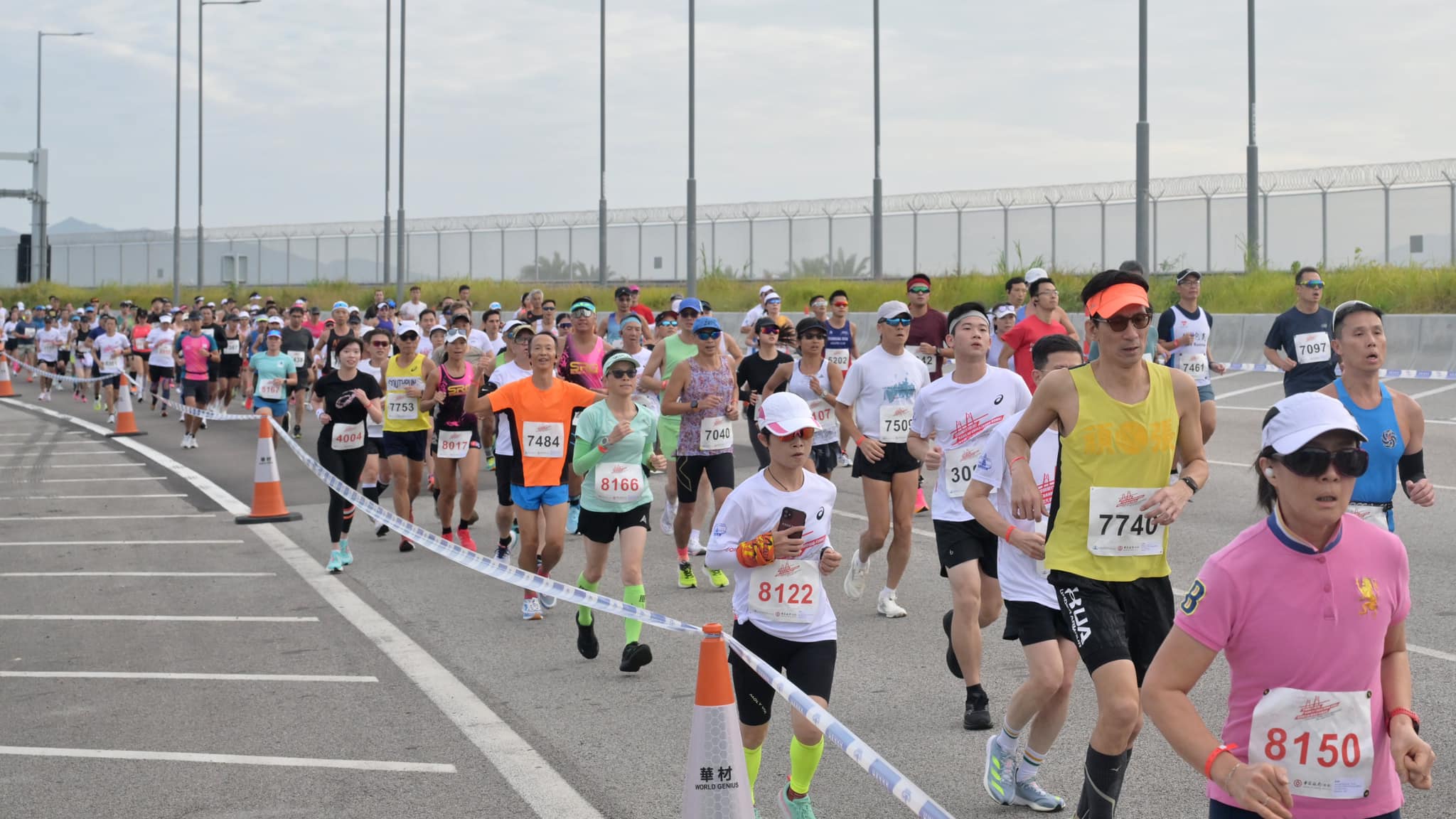 港珠澳大橋半馬開跑 周潤發(fā)參賽