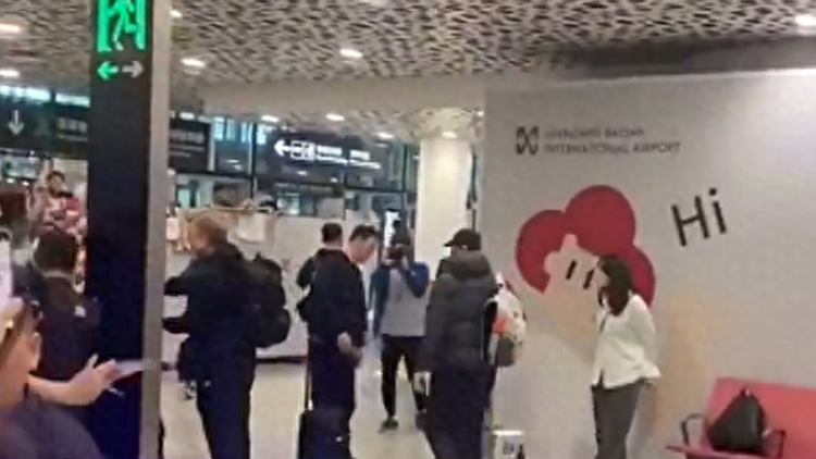 韓國隊抵達深圳獲大批球迷接機 中韓戰(zhàn)門票已售罄 雙方打響賽前心理戰(zhàn)