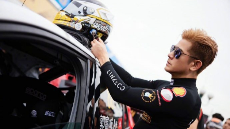 郭富城澳門賽車失控撞車被迫退賽 本人回應(yīng)：已經(jīng)盡力去把控