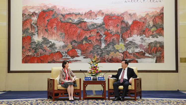 夏寶龍會見香港特區(qū)政府政治委任官員國家事務研修班一行