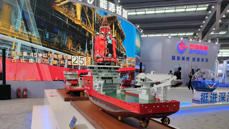 中海油「深海艦隊」驚艷亮相 「?；枴姑髂晟习肽晗滤? title=