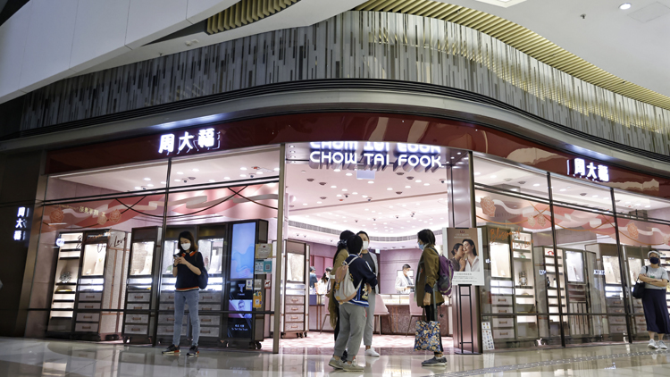 周大福半年多賺36% 派息25仙