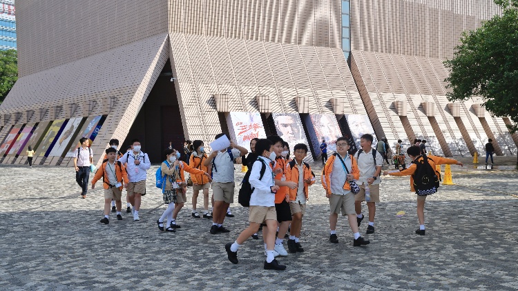 【商報時評】開設人文科 利立德樹人