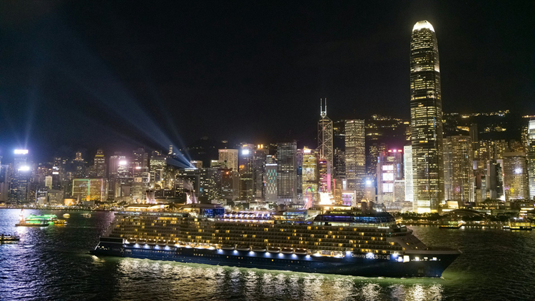 「名人千禧號(hào)」郵輪滿(mǎn)載近2000旅客抵港 推動(dòng)本港旅遊業(yè)發(fā)展