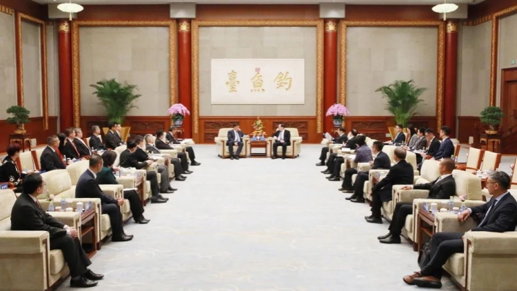 夏寶龍會見香港紡織及製衣界訪京團(tuán)