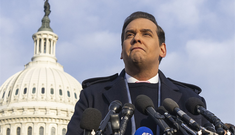 美國眾議院投票決定驅(qū)逐眾議員桑托斯