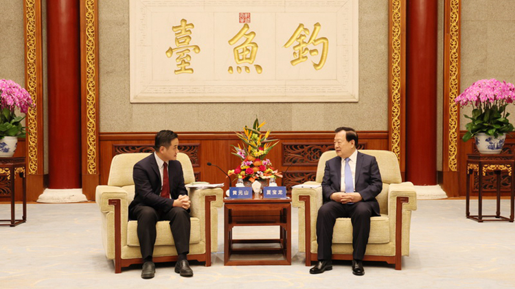 夏寶龍會(huì)見(jiàn)特首政策組組長(zhǎng)黃元山一行