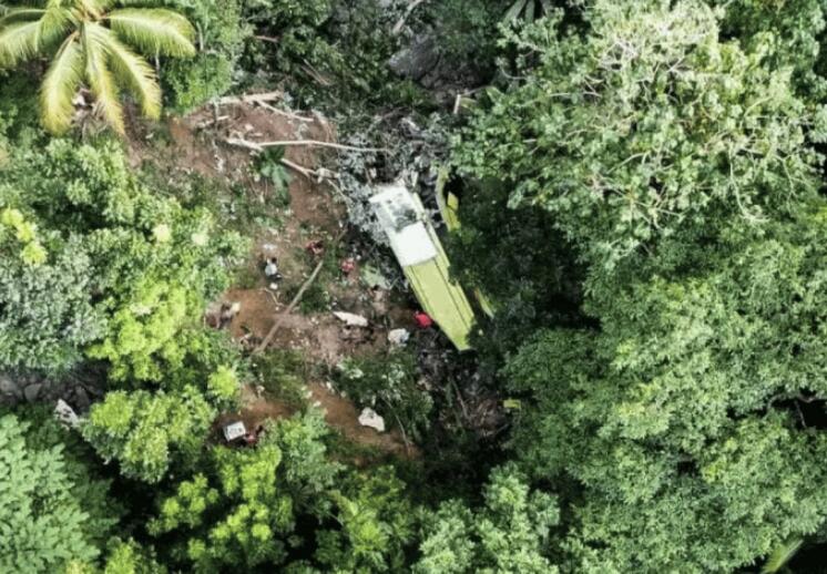 菲律賓官員：客車(chē)墜谷事故實(shí)際死亡人數(shù)為17人 