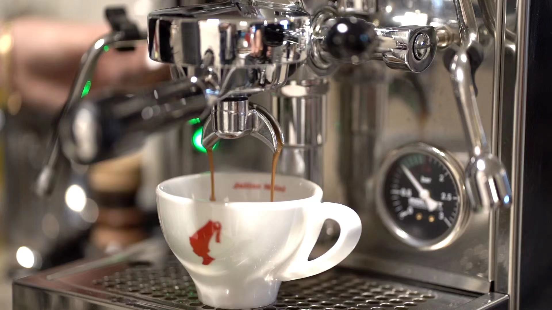 有片 | 喝杯咖啡的時(shí)間成立公司？！龍崗政數(shù)局帶妳「玩轉(zhuǎn)」政企服務(wù)！