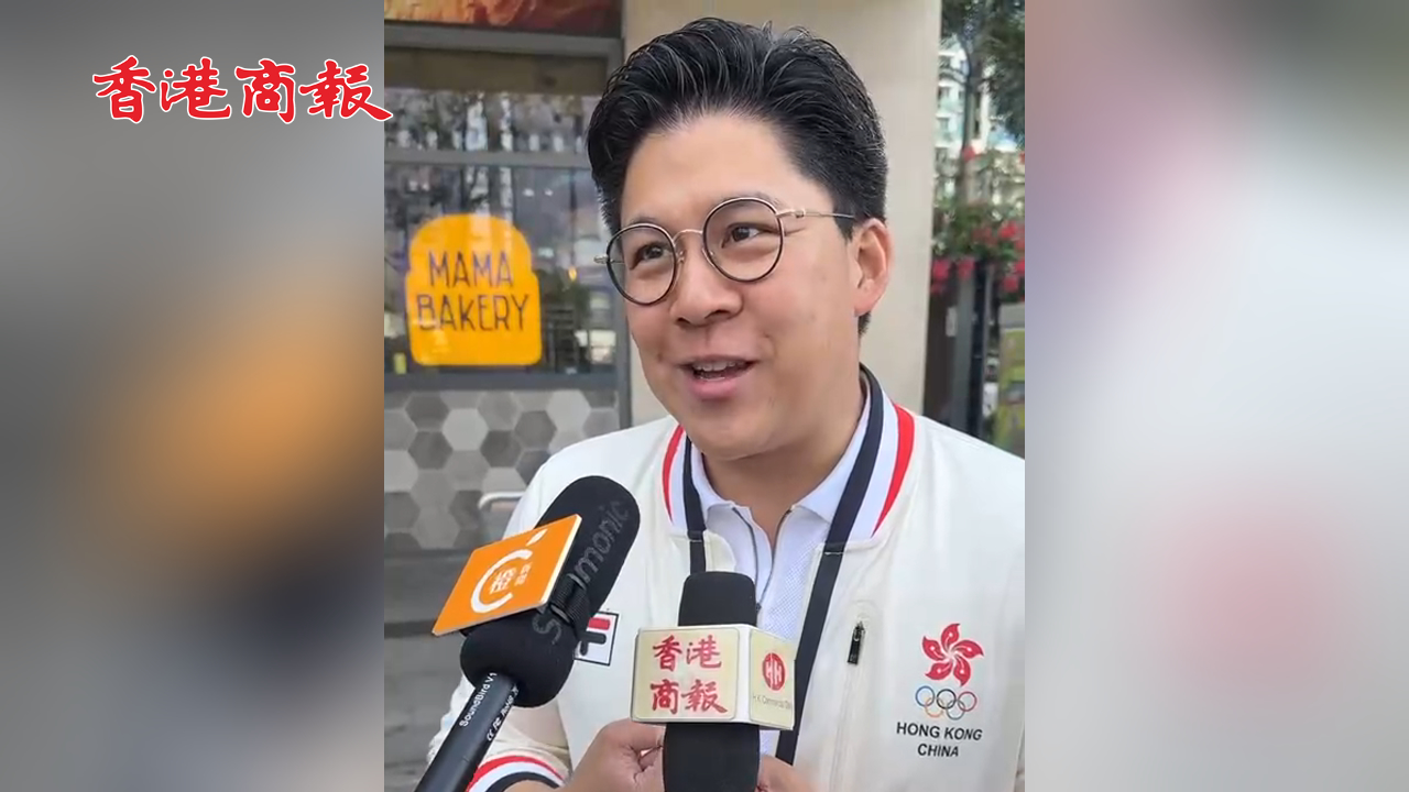 有片丨搶飲「頭啖湯」 票站大排長龍 霍啟剛早起8點(diǎn)半投票