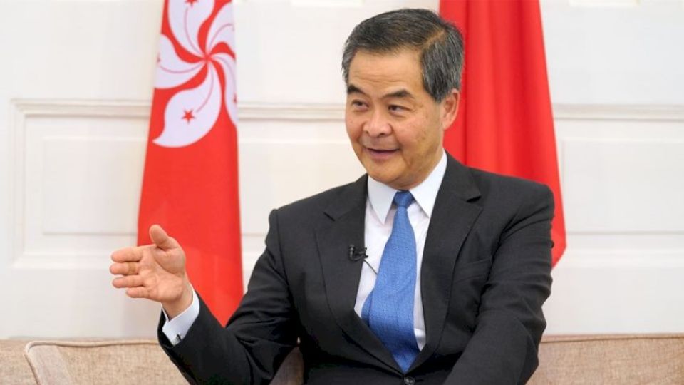 區(qū)議會選舉 | 梁振英籲選民踴躍投票 指區(qū)議會可助政府做好地區(qū)管理工作