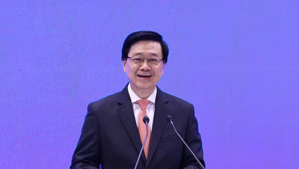 李家超祝賀新當(dāng)選議員 指將引入?yún)^(qū)議員履職監(jiān)察制度