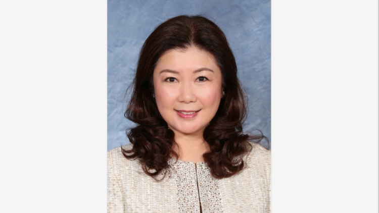 英藝國(guó)際教育機(jī)構(gòu)董事長(zhǎng)兼校監(jiān)李小萍：盡心培育學(xué)童成為未來(lái)?xiàng)潣? title=