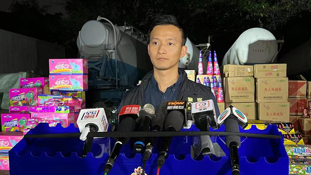 警方搜查新田貨櫃場 檢2噸煙花炮竹拘1人