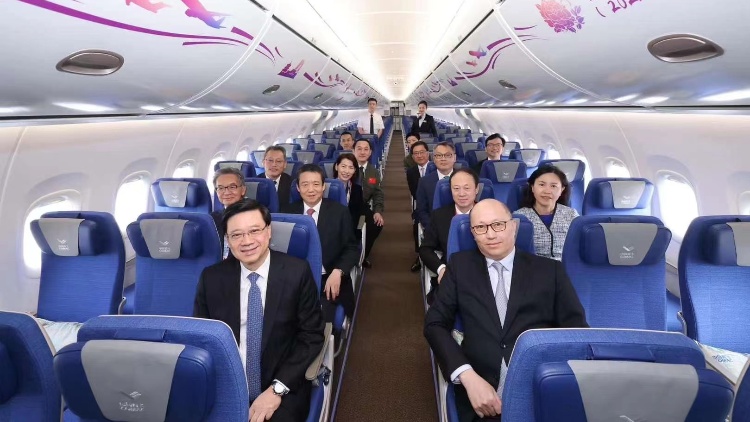 李家超：歡迎國(guó)家自主研製C919和ARJ21飛機(jī)首次訪(fǎng)港