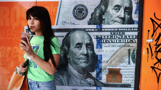 受累開(kāi)支緊縮及比索大貶值 阿根廷11省進(jìn)入經(jīng)濟(jì)緊急狀態(tài)