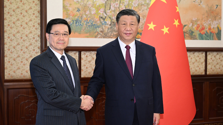 習(xí)近平聽取李家超述職報(bào)告