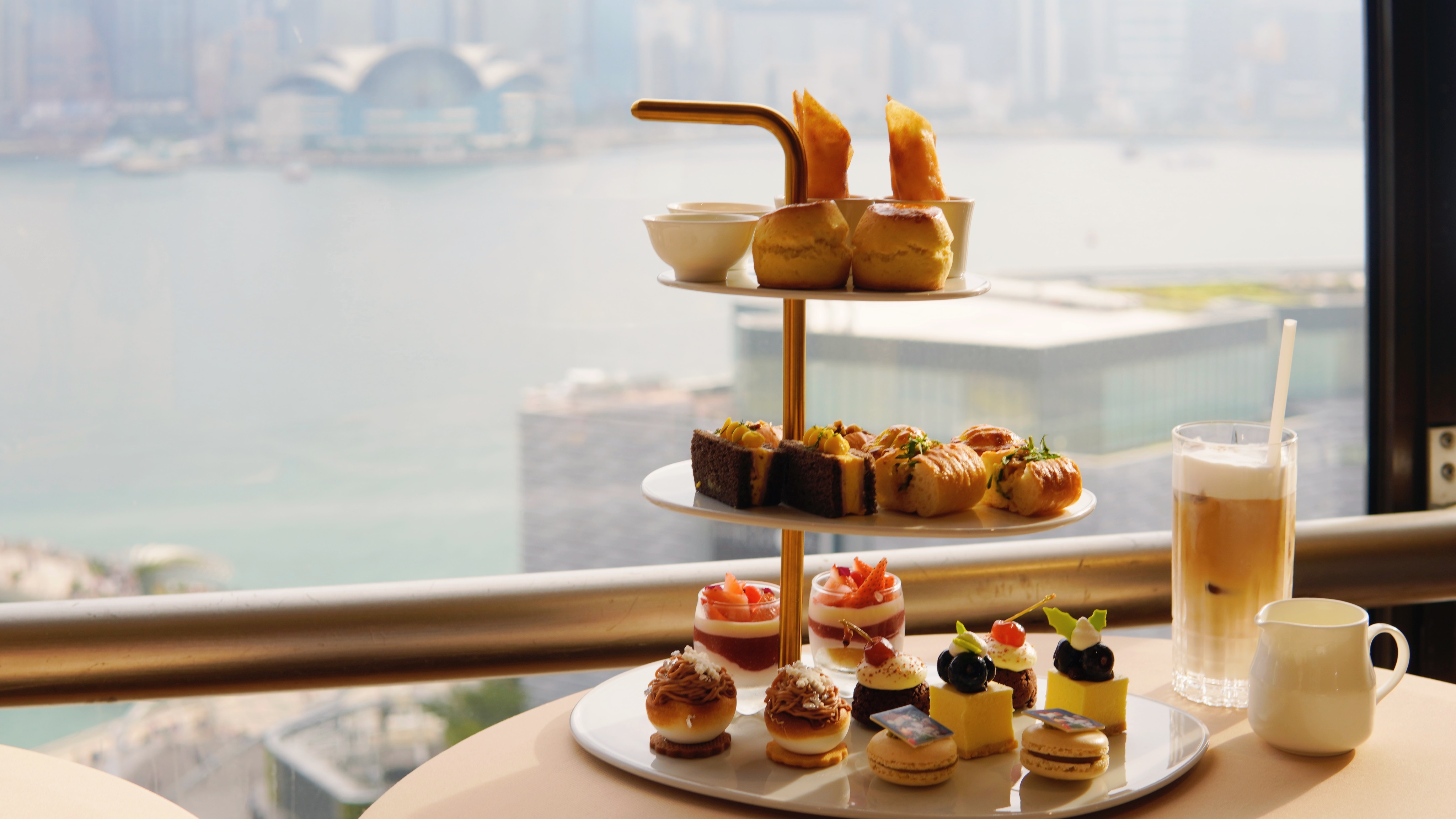 【美食】節(jié)日可愛(ài)限定！酒店聯(lián)乘藝術(shù)家推托腮貓主題下午茶