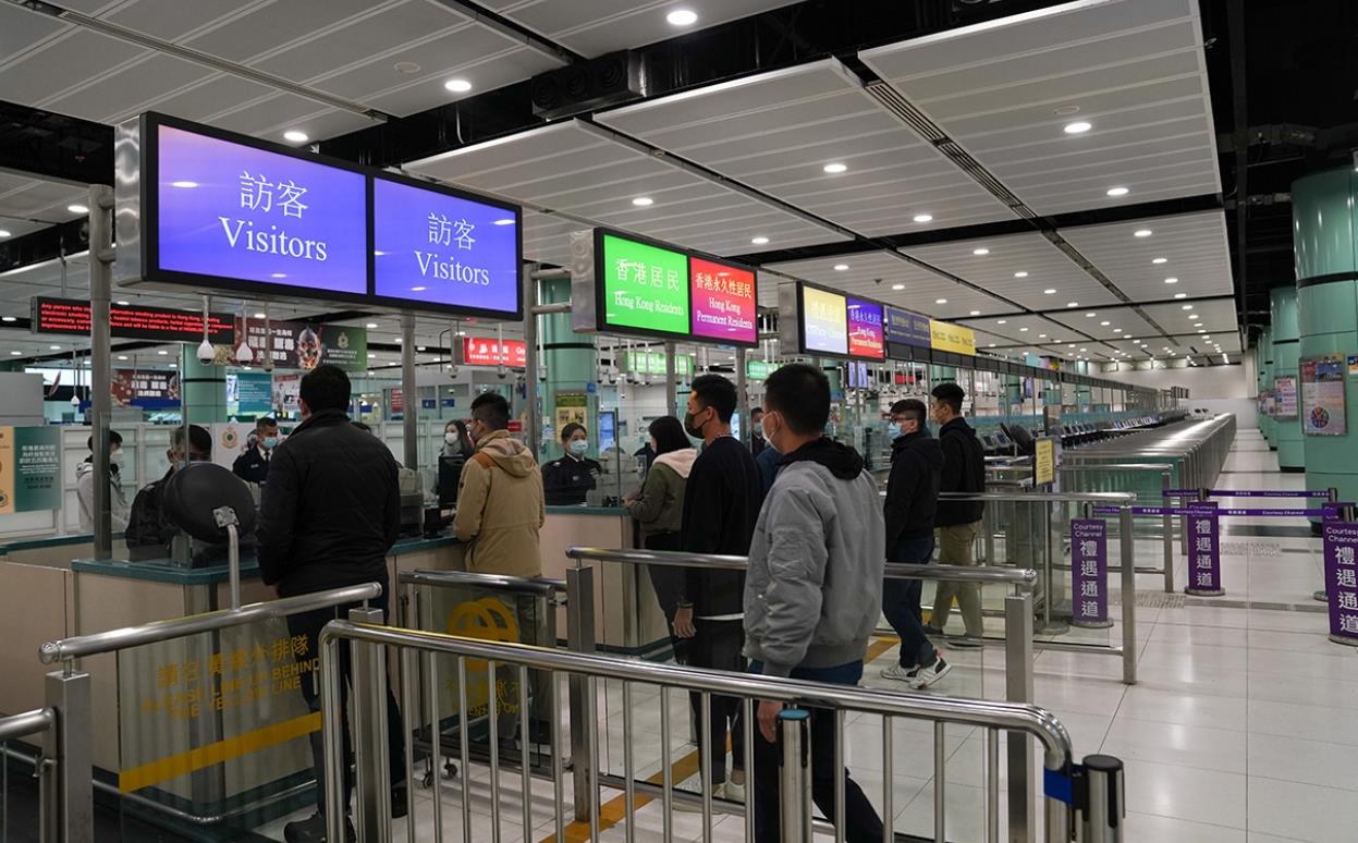 創(chuàng)疫後新高！聖誕假期首日逾106萬人次出入境