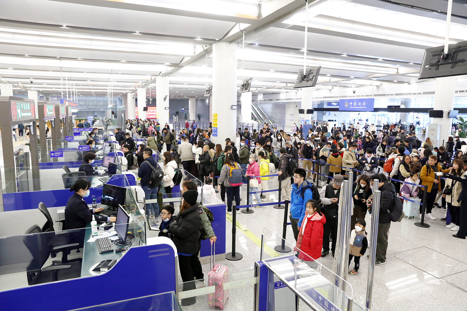 上周末經(jīng)港珠澳大橋出入境人員超20萬人次創(chuàng)新高