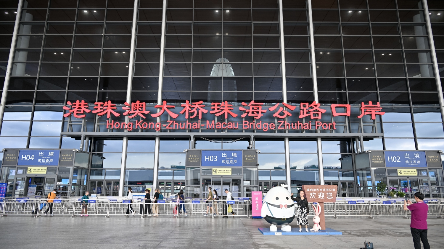 港珠澳大橋珠海公路口岸出入境紀(jì)錄再創(chuàng)新高