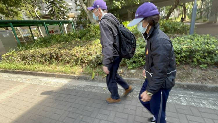 未依時(shí)向警方報(bào)到 消息指周庭父母到大埔警署協(xié)助調(diào)查