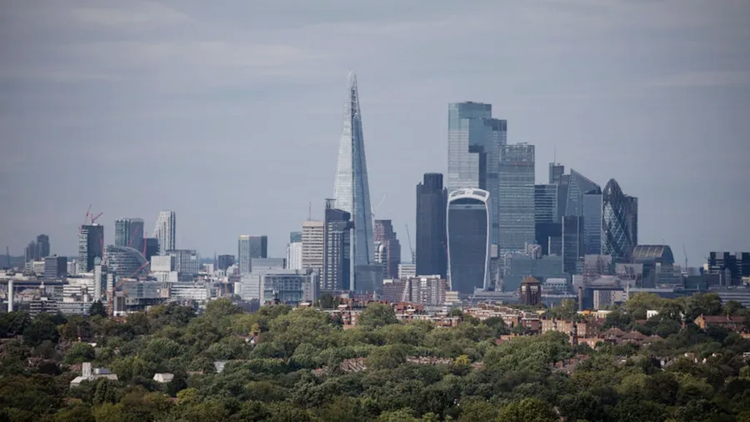 英國房地產(chǎn)市場(chǎng)疲軟 機(jī)構(gòu)預(yù)計(jì)2024年房價(jià)將繼續(xù)下跌