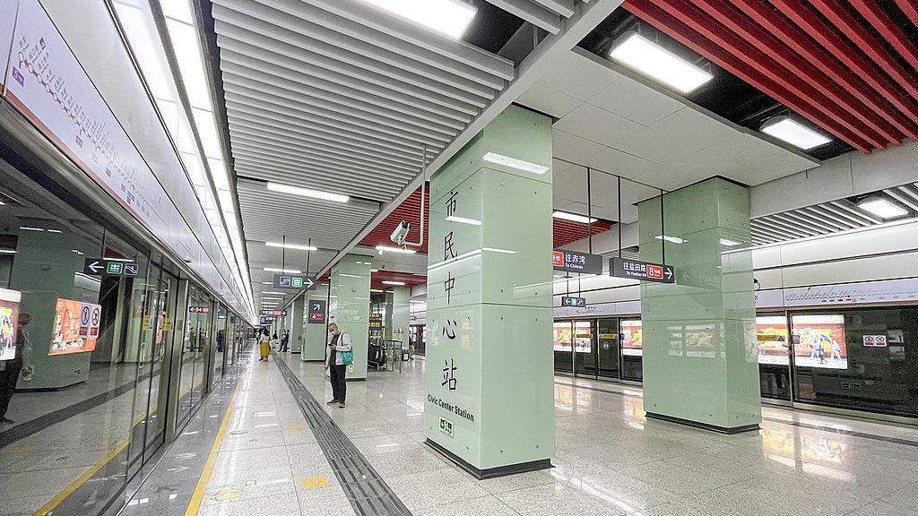 元旦假期深圳福田燈光秀期間，市民中心地鐵站C、D出入口關(guān)閉