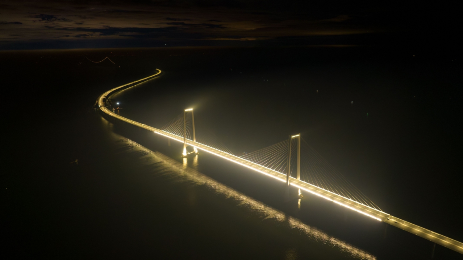 注入澎湃電能！深中通道主線實現(xiàn)「電聯(lián)通」