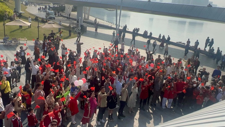 有片丨深圳「快閃」合唱《我愛你中國》  《詠春》主演精彩現(xiàn)身