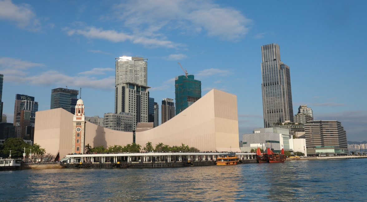 【商報圖說】年結(jié)：就業(yè)收入增 低薪邁高薪