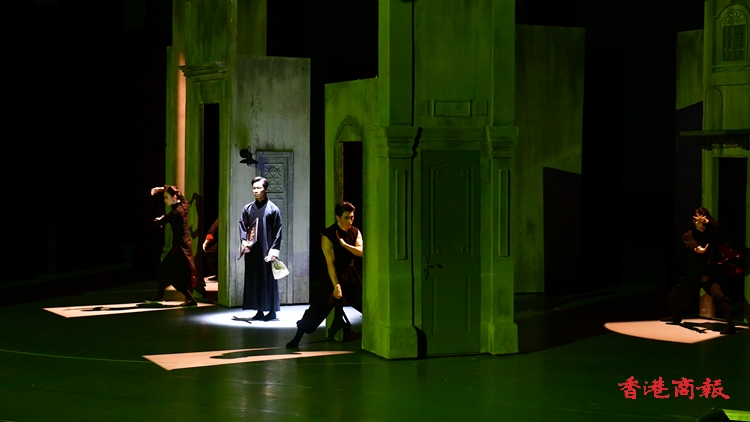 「現(xiàn)象級(jí)」舞劇《詠春》在香港首演 政界文化界知名人士雲(yún)集