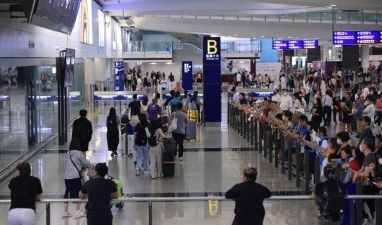 林世雄：2024年內(nèi)完成三跑道系統(tǒng) 料機(jī)場(chǎng)客運(yùn)量年底返疫前水平