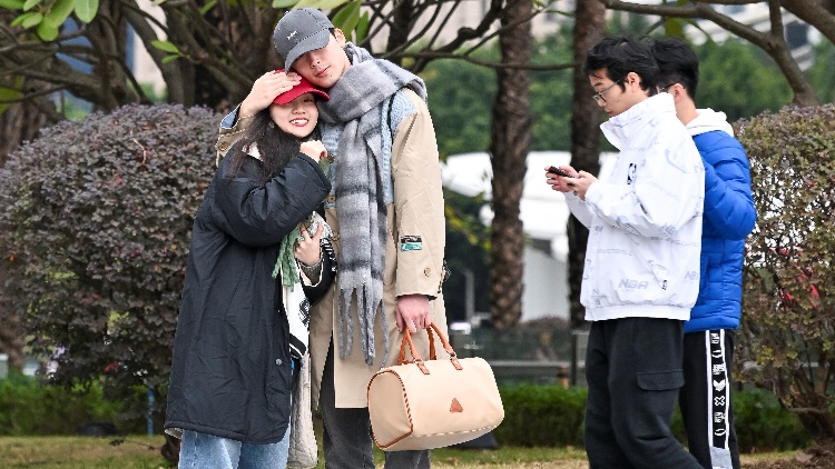 又是陽光加持的一天！下周阿冷又來深圳「打卡」，厚外套別壓箱底了