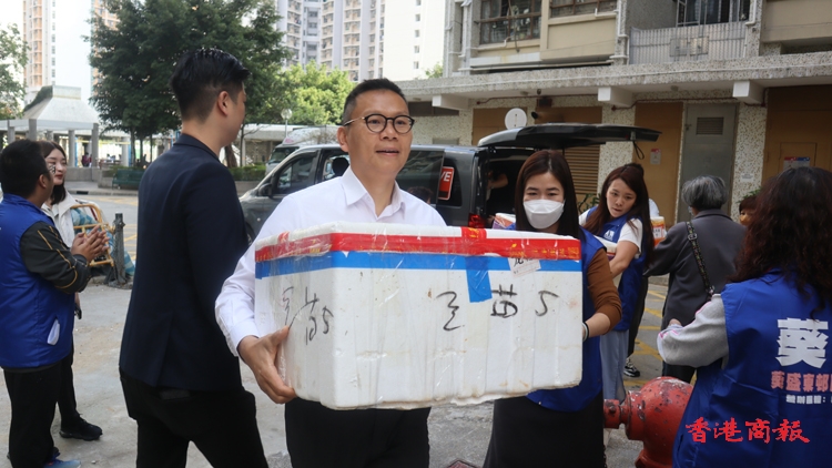 有片 | 葵盛東邨關愛隊派300個愛心飯盒 期望服務可延續(xù)下去