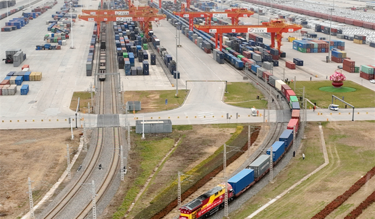 中歐班列（深圳）新年首趟班列安全穩(wěn)定發(fā)運(yùn)