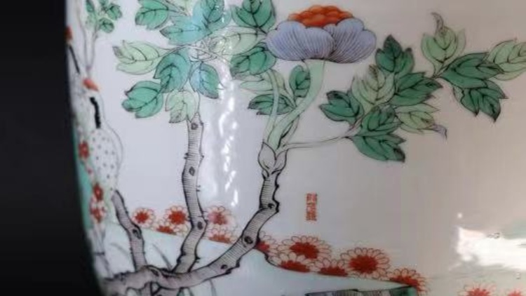 淺談古彩瓷畫藝術(shù)表現(xiàn)與文化內(nèi)涵——兼析「古彩三傑」的瓷畫意蘊