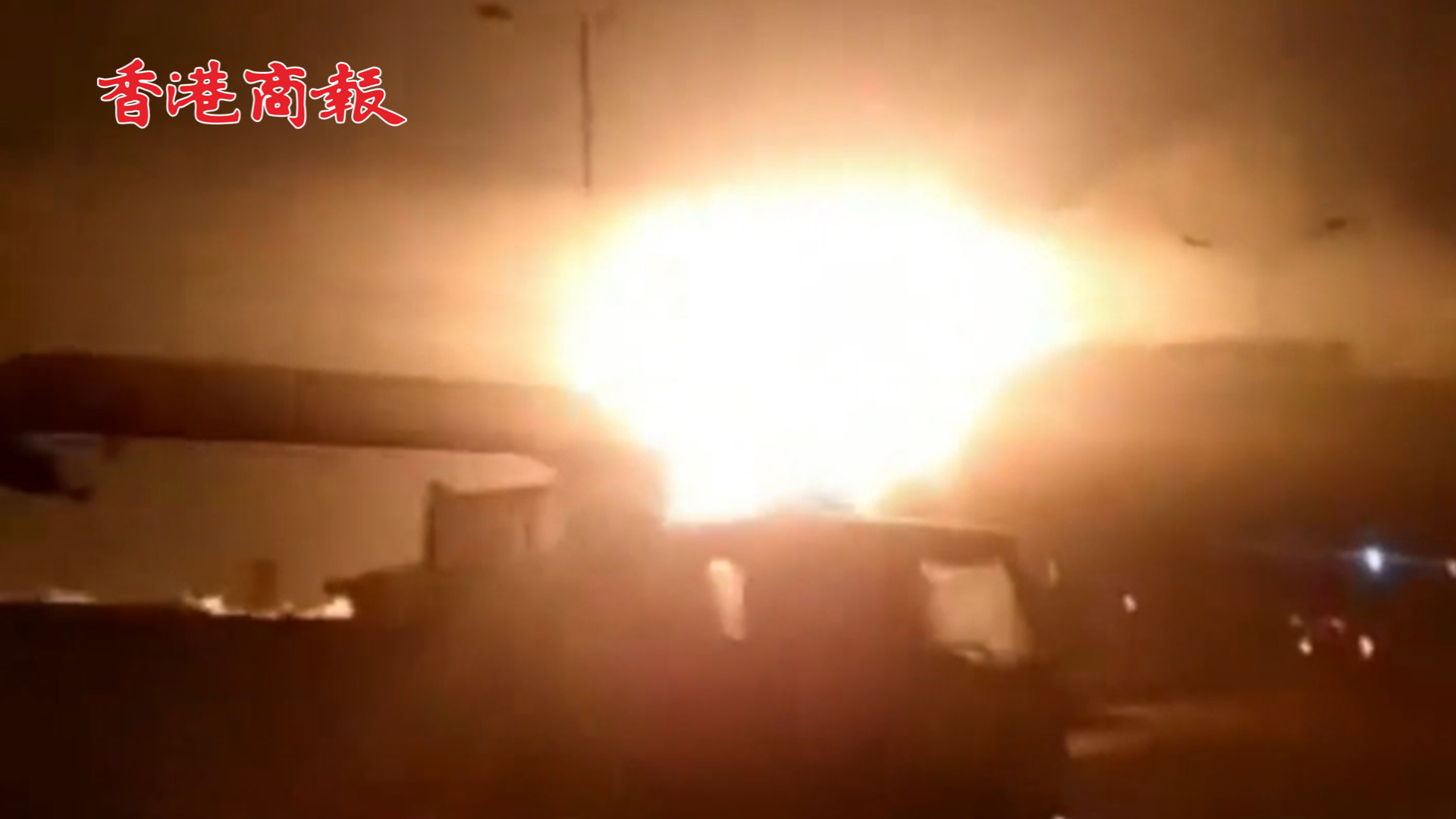 有片丨美英對也門胡塞武裝目標(biāo)發(fā)動空襲 薩那、荷臺達(dá)傳出爆炸聲