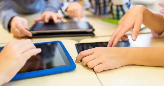 調(diào)查：小學(xué)生使用電子產(chǎn)品時(shí)間與家長(zhǎng)成正比