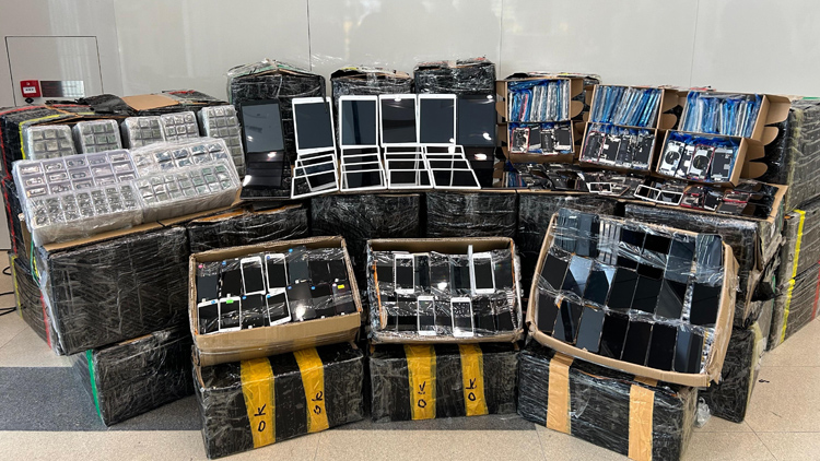 海關(guān)偵破涉嫌利用快艇走私案 檢值約300萬元貨品