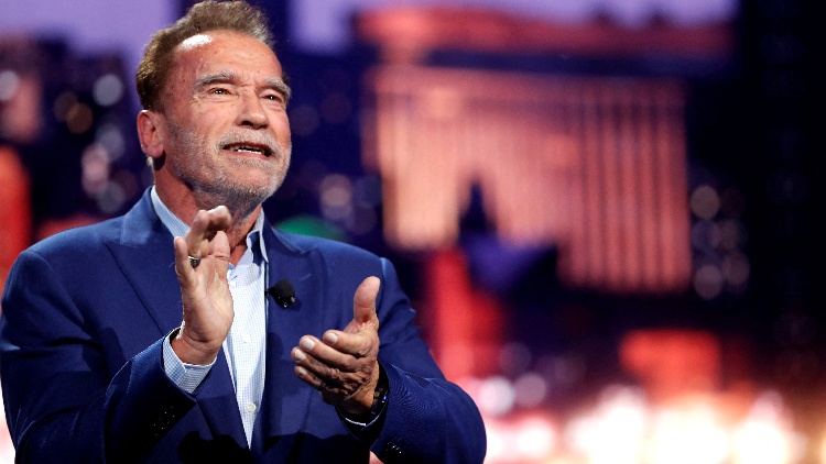 施瓦辛格在德國機場被扣留！「或?qū)⒚媾R刑事訴訟」