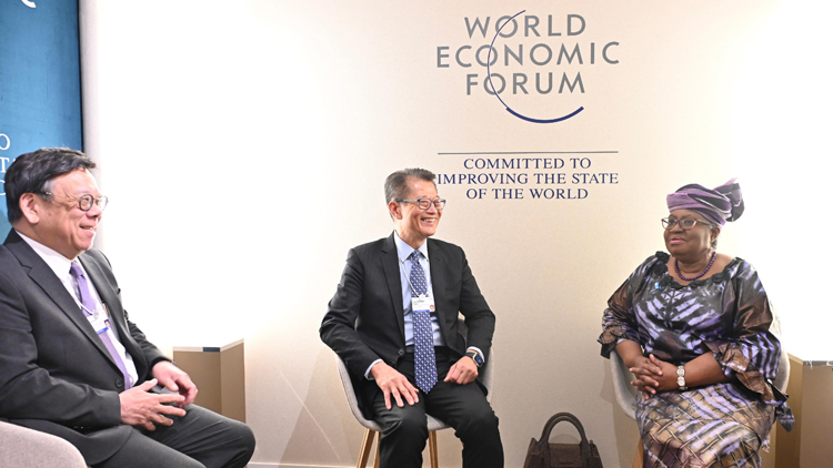 陳茂波在瑞士達沃斯與世貿(mào)組織總幹事會面