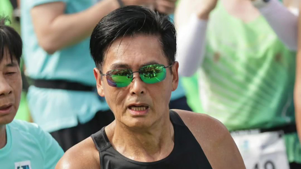 有片｜68歲發(fā)哥首戰(zhàn)渣打半馬 不到兩個半小時完賽 笑稱不達(dá)標(biāo)