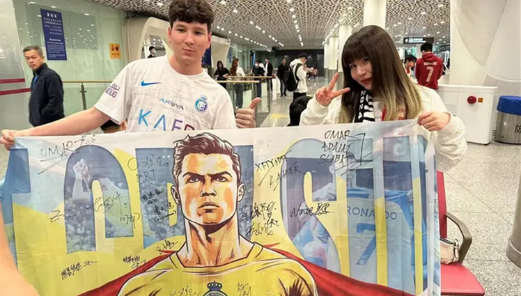 C羅即將抵深！大批球迷已就位，現(xiàn)場(chǎng)情況→