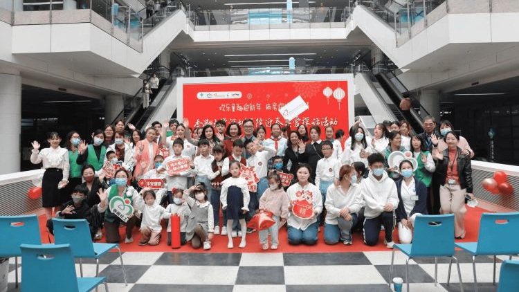 有片 | 「歡樂(lè)童趣迎新年，病房探訪送溫情」 香港大學(xué)深圳醫(yī)院迎春關(guān)愛(ài)探訪主題活動(dòng)溫暖落幕