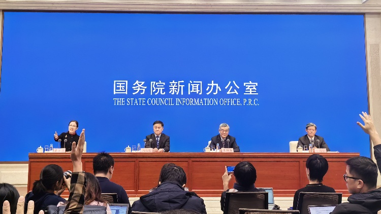 潘功勝：中美貨幣政策周期差處?kù)妒諗?有利於拓展貨幣政策操作空間