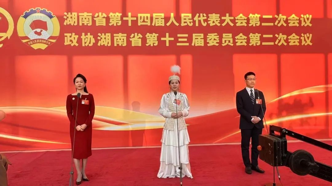 首場「委員通道」，聽聽這些內(nèi)行話民心話