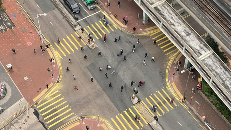 全港首個「對角行人過路處」1·31於沙田沙角街與逸泰街路口試點