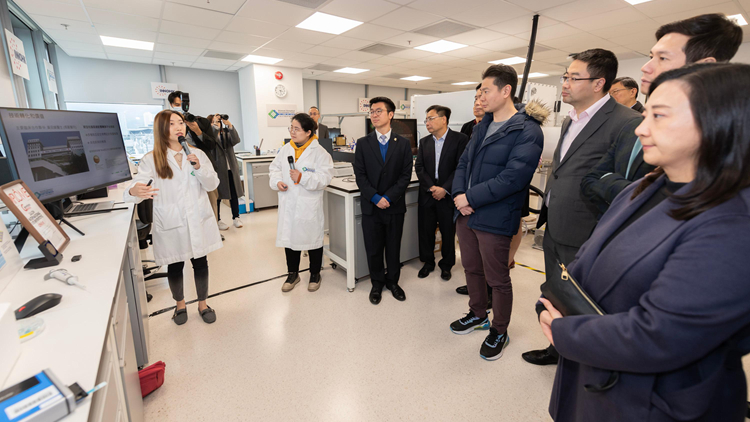周浩鼎葛珮帆等立法會議員參觀科學(xué)園「InnoHK創(chuàng)新香港研發(fā)平臺」