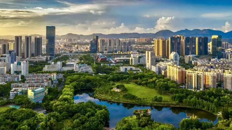 深圳龍崗官宣：GDP突破500000000000！